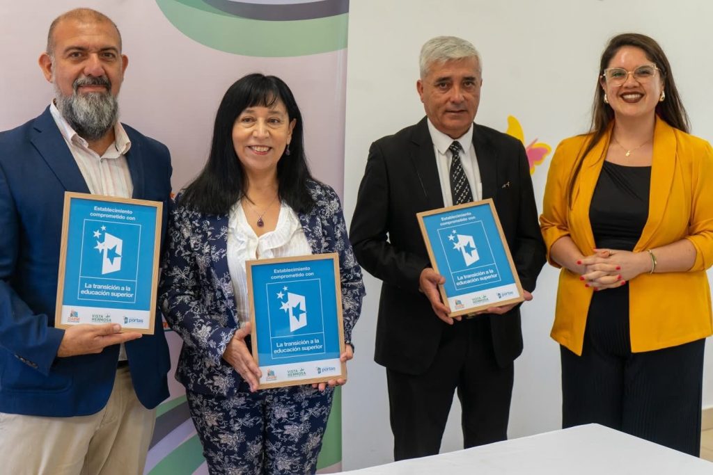 Sello Portas que estará presente en los tres establecimientos educacionales que serán parte del programa.